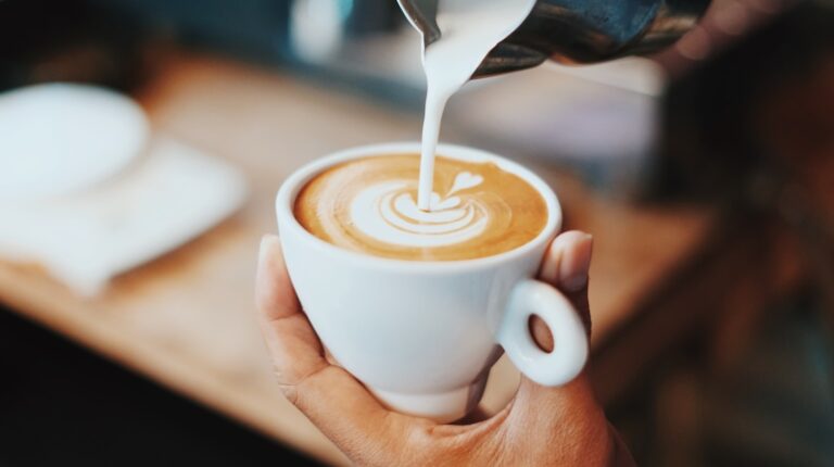 El arte de catar café en casa